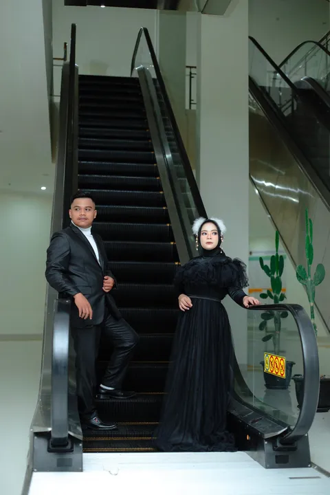 Foto sampul undangan Midah & Helmi
