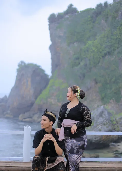 Foto sampul undangan Safira & Kholid