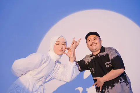 Foto sampul undangan Apip & Okom