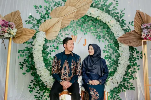 Foto sampul undangan Awaludin & Anggraeni