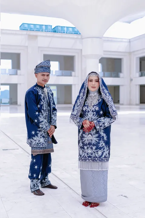 Foto sampul undangan Debi & Husni