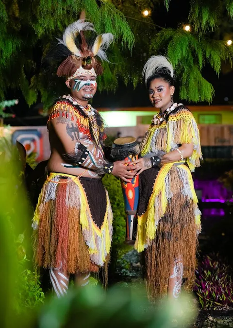 Foto sampul undangan Jeklin & Salvin