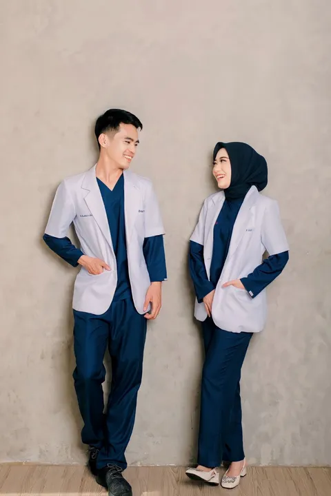 Foto sampul undangan Amel & Takim