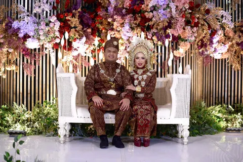 Foto sampul undangan Via & Bima