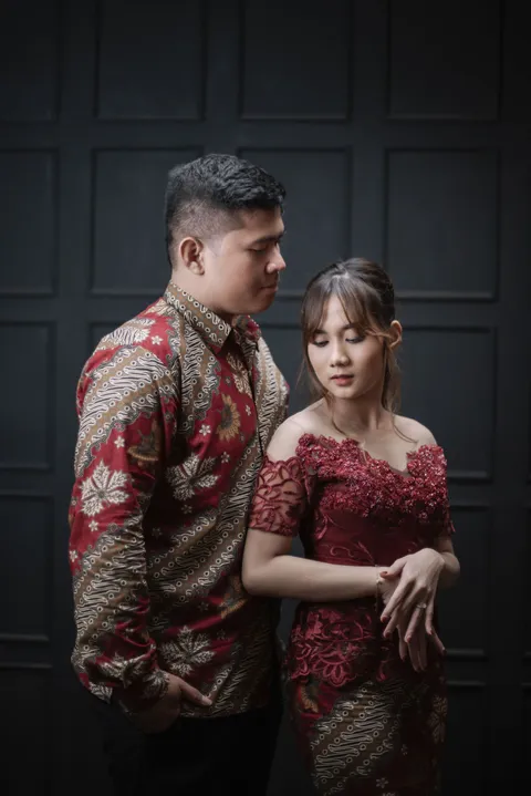 Foto sampul undangan Tya & Jonatan