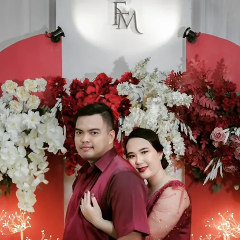 Foto sampul undangan Monika & Frengki