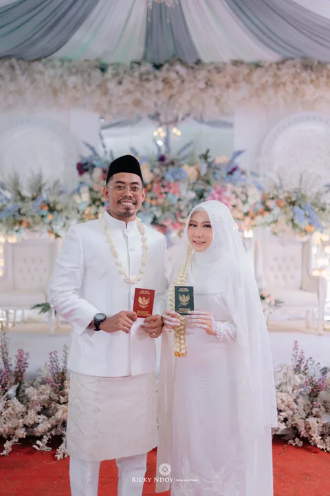 Foto sampul undangan Laras & Fajar