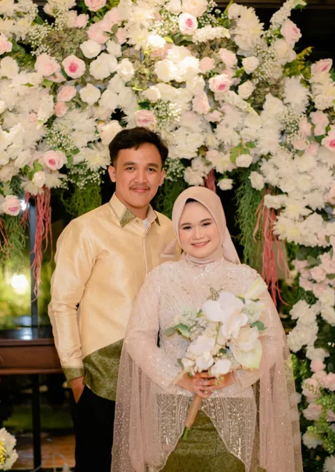 Foto sampul undangan Rizal & Rasendriya