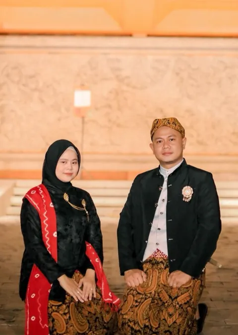 Foto sampul undangan Vicky & Izzah