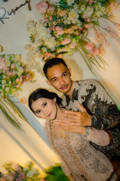 Foto sampul undangan Devi Putri Nisya Maharani & Risang Rahardi