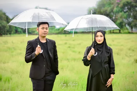 Foto sampul undangan Dessy & Toni