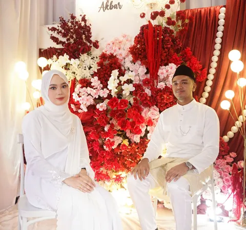 Foto sampul undangan Melly & Akbar