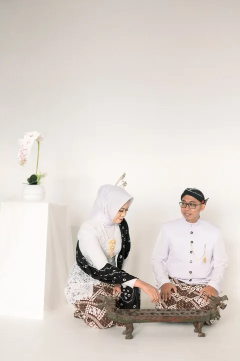 Foto sampul undangan Muklas & Devi