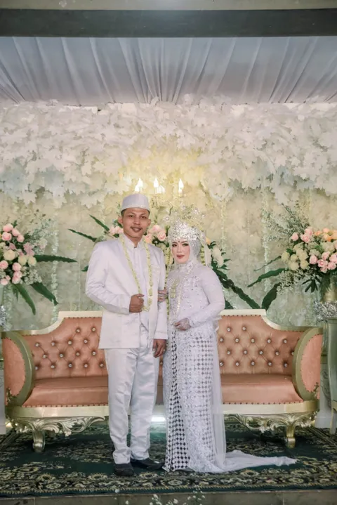 Foto sampul undangan Mila & Sihab