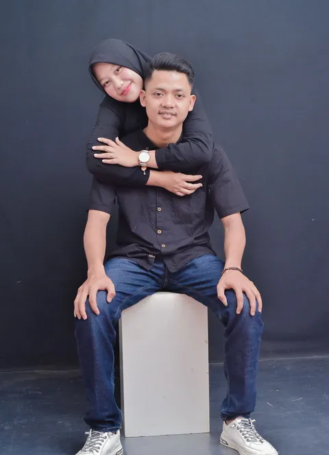 Foto sampul undangan Uluy & Nia