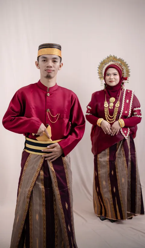 Foto sampul undangan Yaumil Khairi & Mohamad Rizal