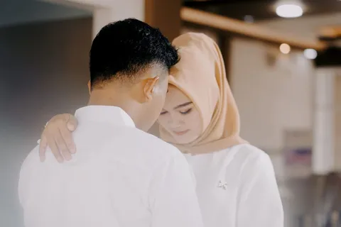 Foto sampul undangan Heru Purbaya & Herlina