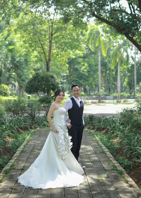 Foto sampul undangan Monica & Galih