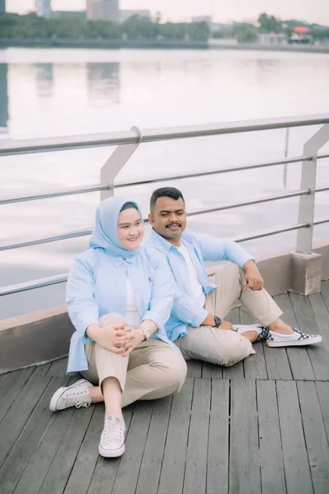 Foto sampul undangan Adit & Lisa