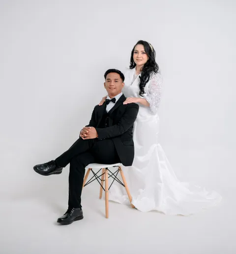 Foto sampul undangan Lily & Jordan