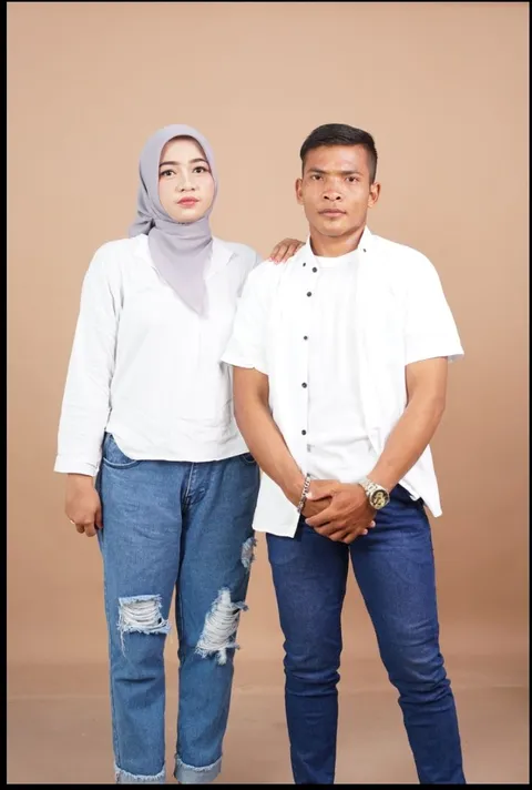 Foto sampul undangan Roman & Lola