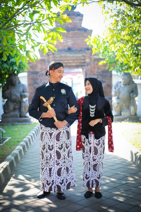 Foto sampul undangan Teti & Rian