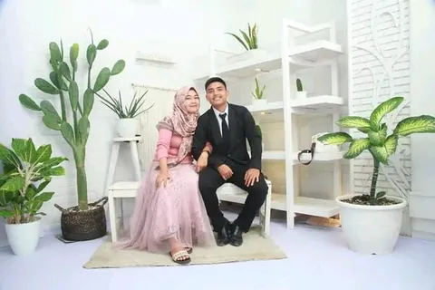 Foto sampul undangan Yuniar & Henny