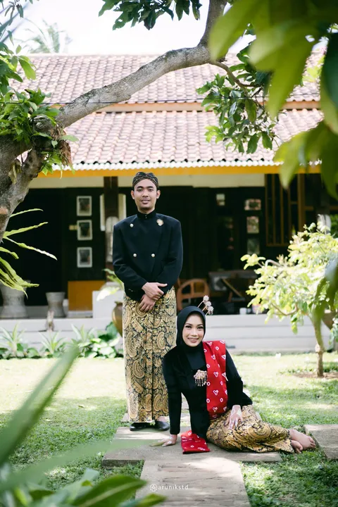 Foto sampul undangan Fujia & Rifqi