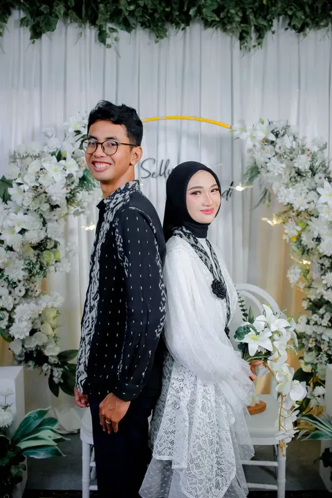 Foto sampul undangan Selly & Zamrudi