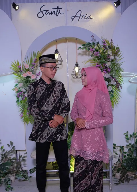 Foto sampul undangan Santi & Aris