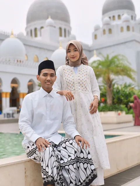 Foto sampul undangan Vela & Rizal