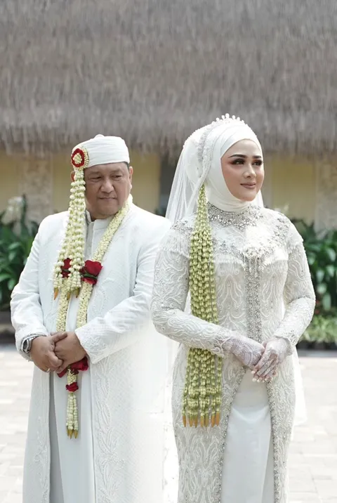 Foto sampul undangan Dewi & Juaini