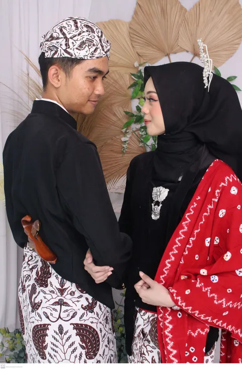 Foto sampul undangan Nopi & Aqil