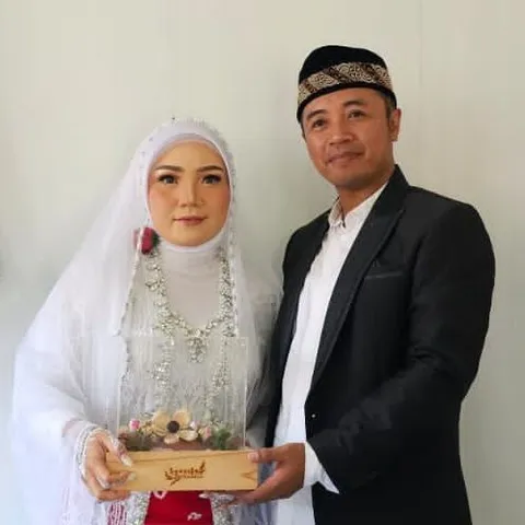 Foto sampul undangan Yustin & Mas O,O