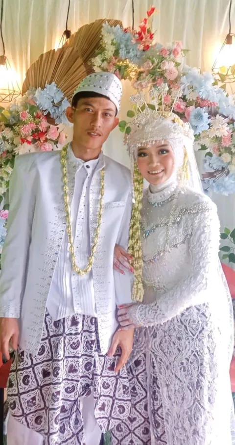Foto sampul undangan Sovi & Iki