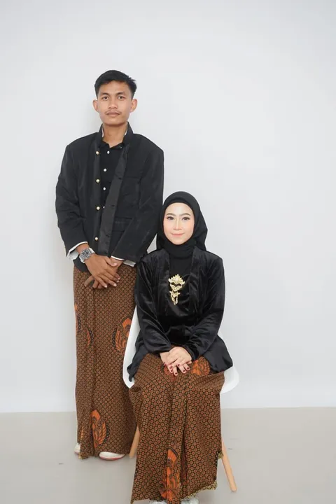 Foto sampul undangan Omen & Pipah