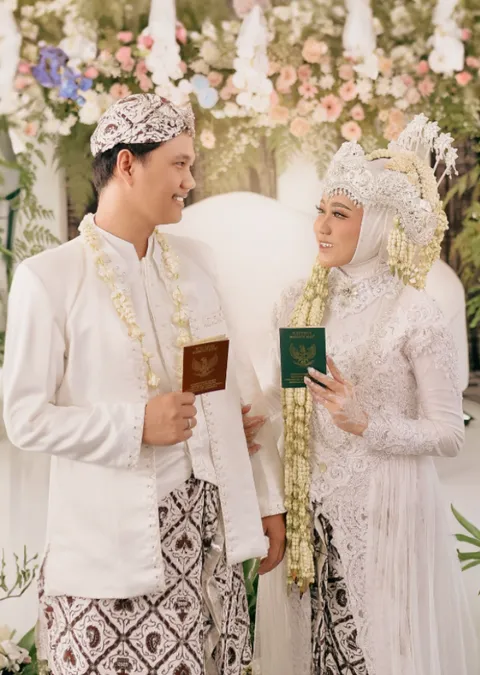 Foto sampul undangan Mita & Gibran