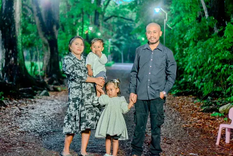 Foto sampul undangan Maria F. Kofi & Yanuarius Mau