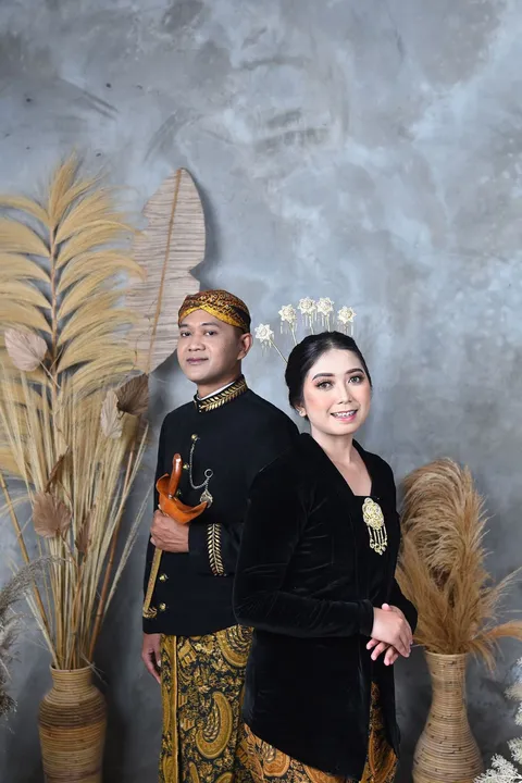 Foto sampul undangan Usni & Mega