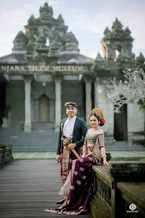 Foto sampul undangan Desy & Riski