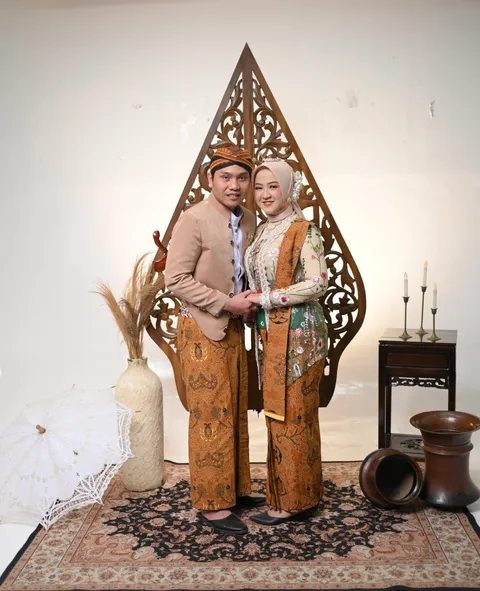 Foto sampul undangan Izmi & Kholil