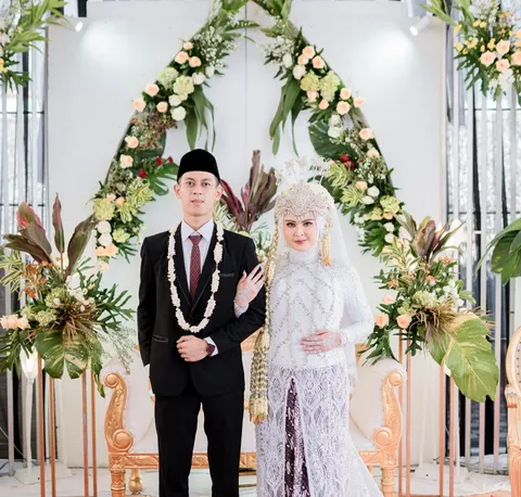 Foto sampul undangan Esya & Husni