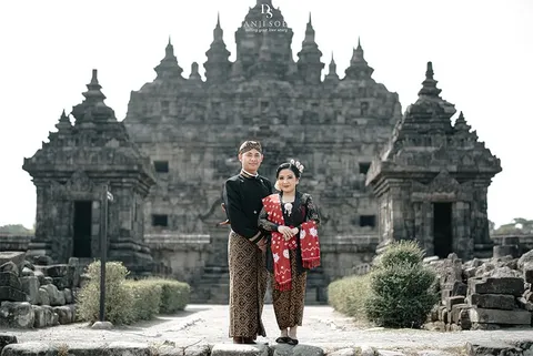 Foto sampul undangan Yohana & Dimas