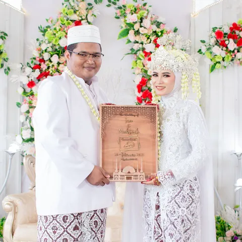 Foto sampul undangan Muhtadi & Ina