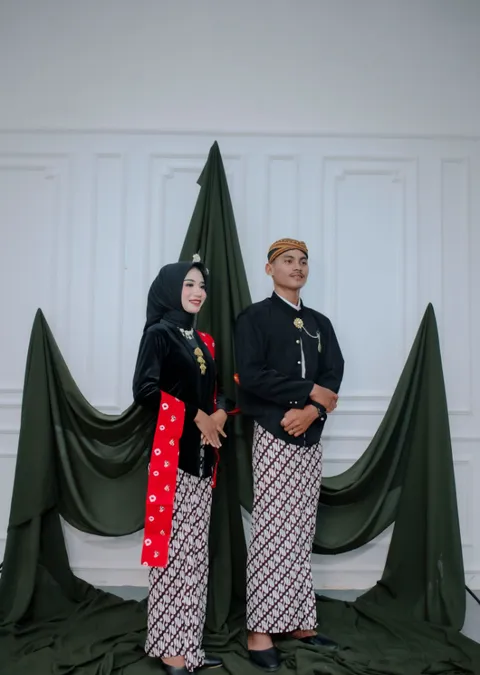 Foto sampul undangan Sihan Saputra & Melinda Sheril Olivia