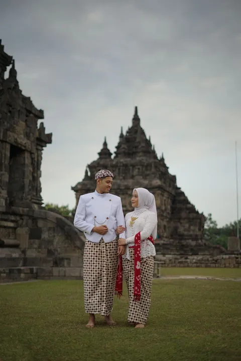 Foto sampul undangan Reynal & Eta