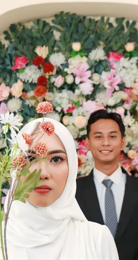 Foto sampul undangan Inot & Riana