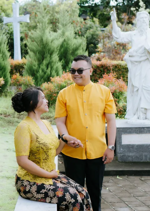 Foto sampul undangan Ella & Yovi