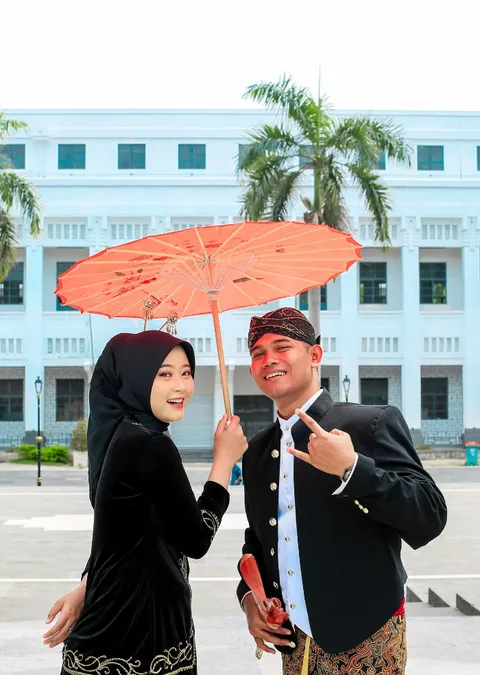 Foto sampul undangan Latif & Karisma