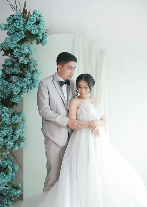 Foto sampul undangan Madona Claudia Turangan & Ravel Johny Gustaf Korengkeng